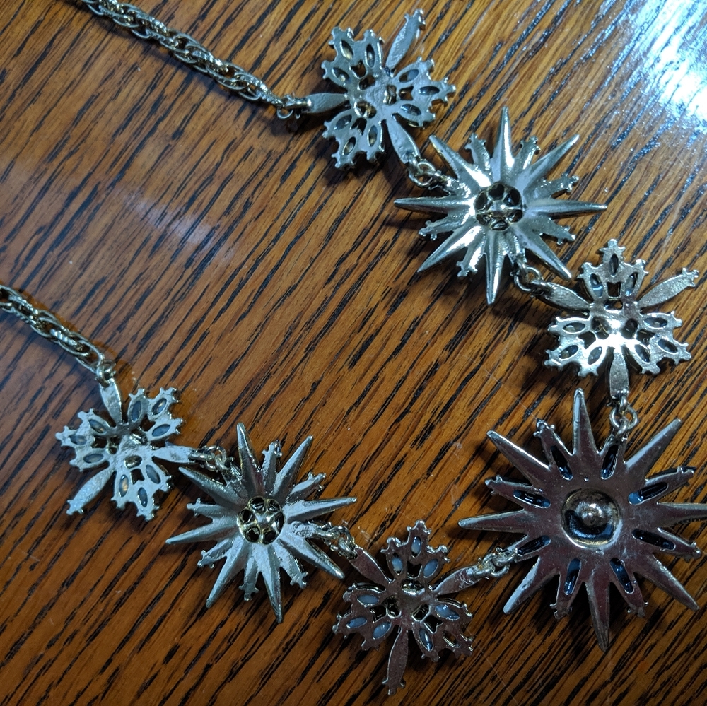 Necklace Gold Flowers Spring Street Jewelry - Picture 2 of 7